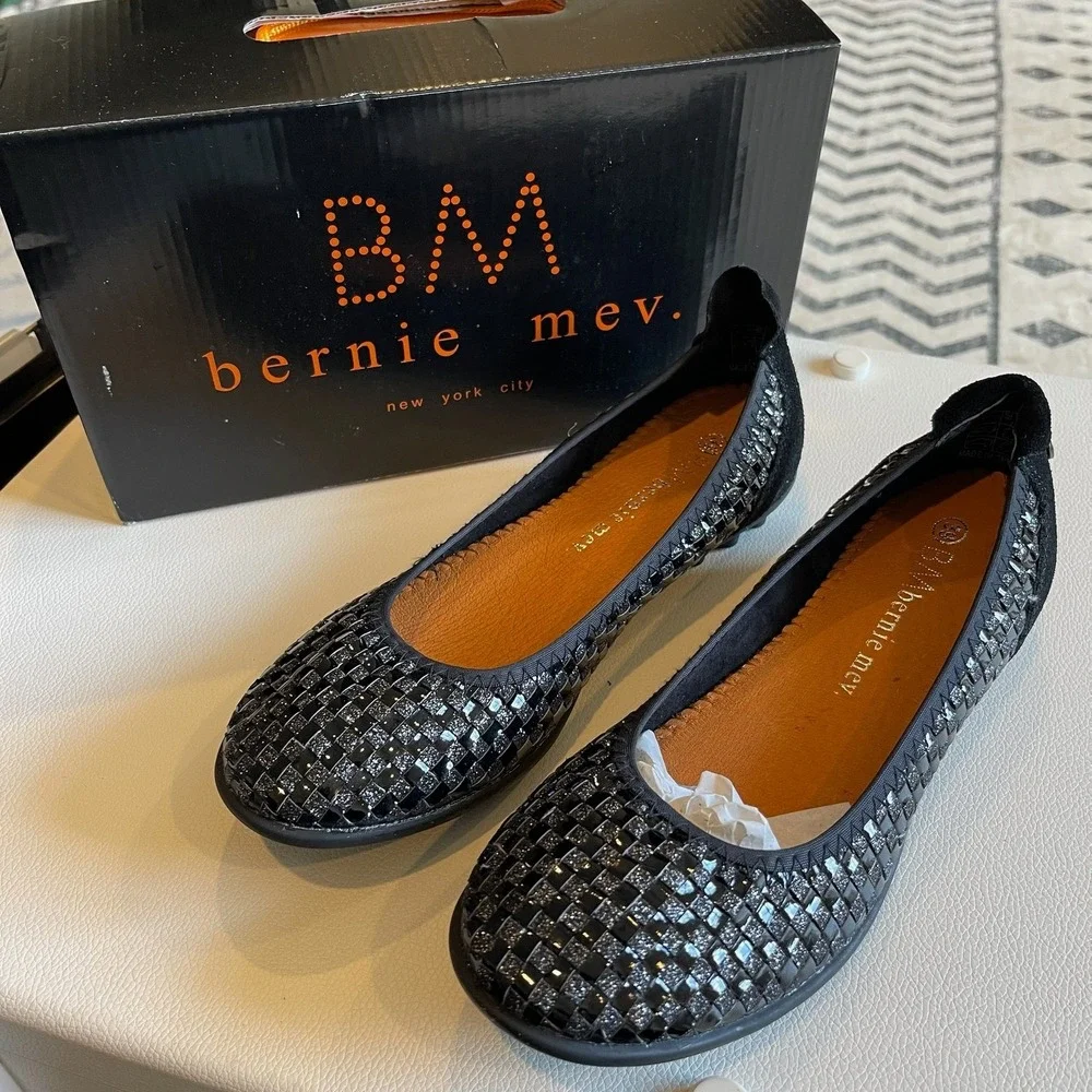 Bernie Mev Hazel Silver Patent Woven Elastic Ballet Flats Womens 39 New Box
